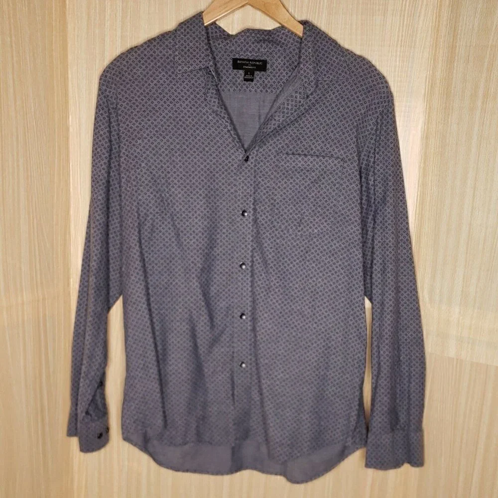 Banana Republic Standard Fit grey Long Sleeve diamond print button down large